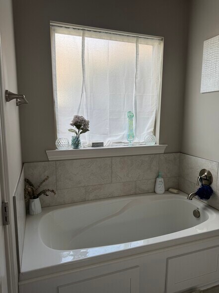 Building Photo - 103 Ella Hill St