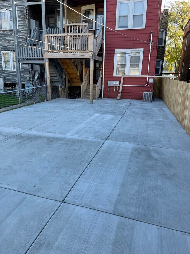 Building Photo - 1518 E 72nd St