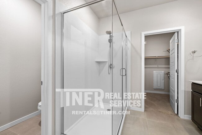 Building Photo - 4224 Roanne Wy