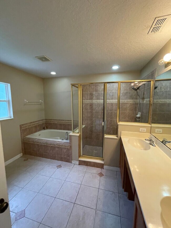 Building Photo - Home For Rent in Gated Stonebrook Neighbor...