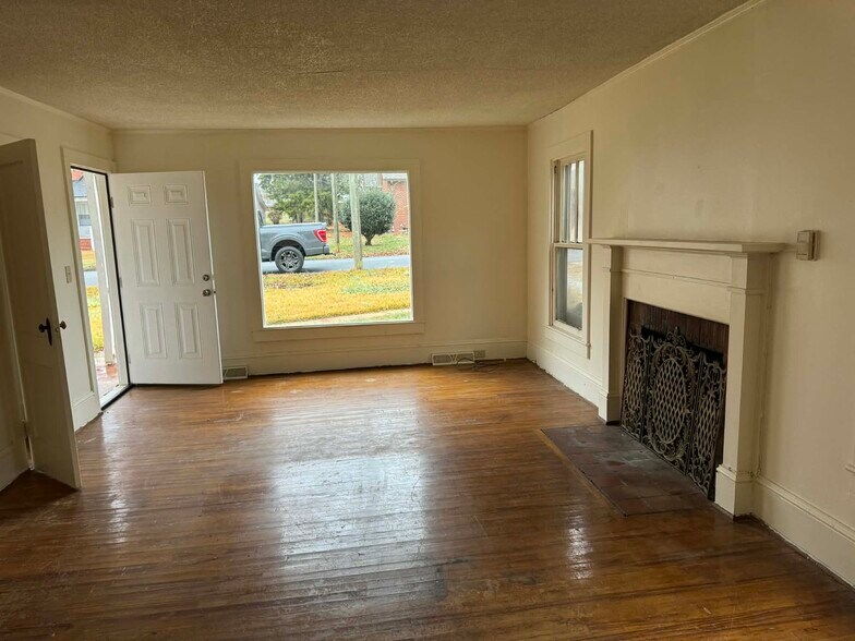 Building Photo - 147 Courtland St