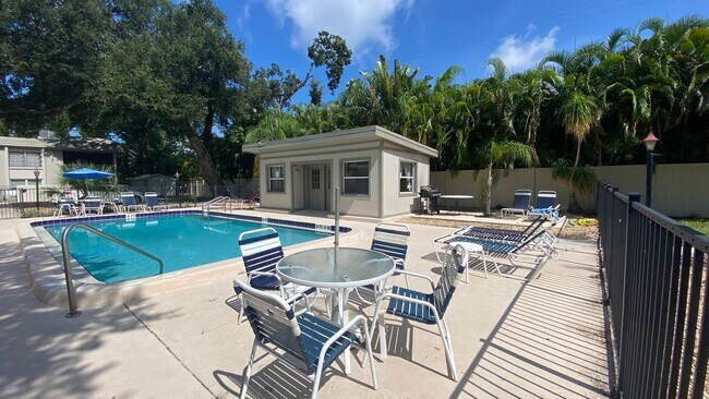 Building Photo - Charming 2/2 Seasonal Rental in Sarasota – Minutes from the Beach! Private Courtyard Included!!