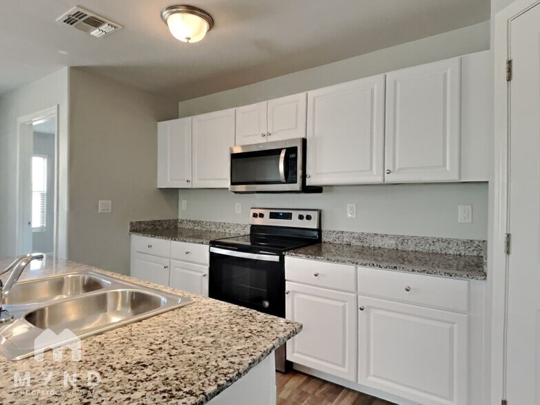 Building Photo - 2383 Oakmont Ln