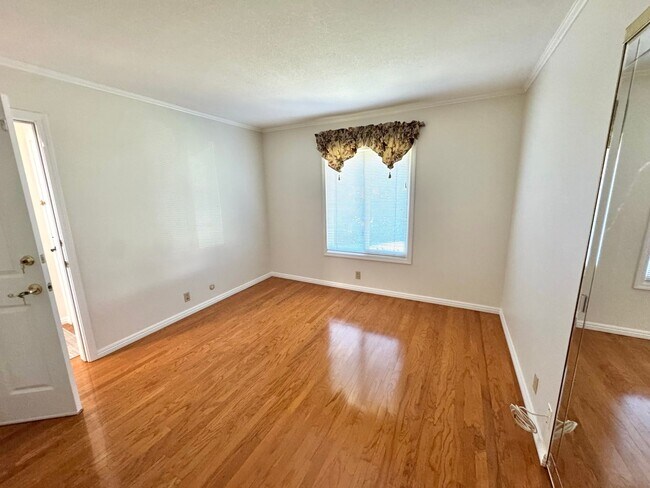 Building Photo - 246 Grandridge Ct