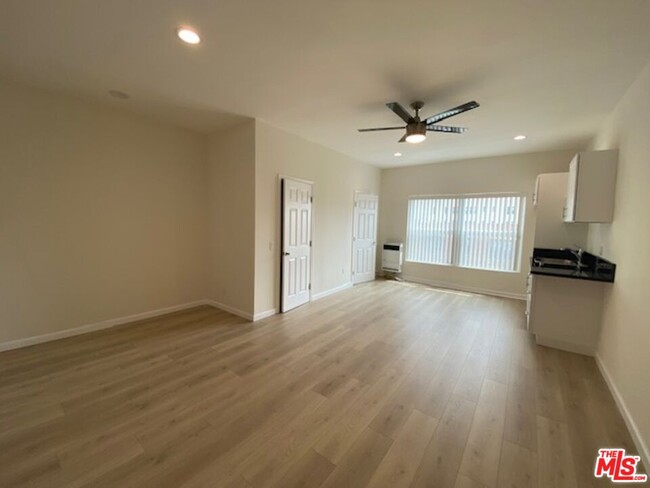 Building Photo - 814 S Hobart Blvd