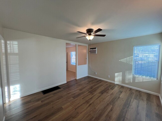 Building Photo - Updated 2-bedroom cottage in La Loma neighborhood!
