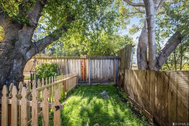 Building Photo - 958 Hayes St