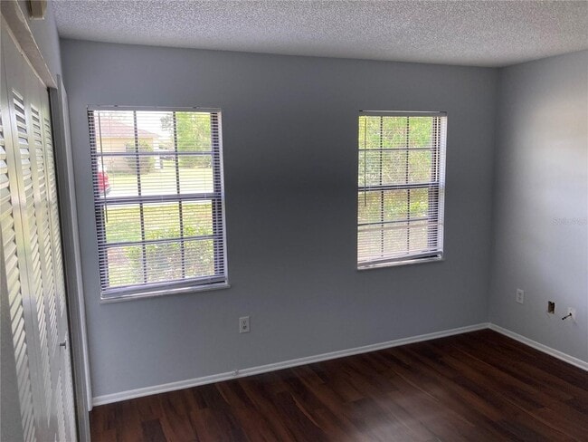 Building Photo - 2/2 Home in Silver Springs Shores