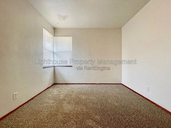 Building Photo - 1212 Ottillia St SE