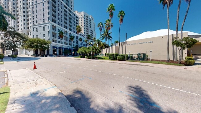 Building Photo - 255 Evernia St
