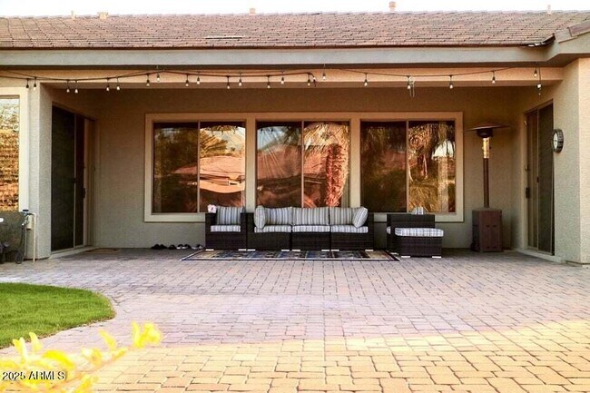 Building Photo - 962 W Bluebird Dr