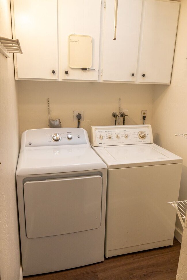 Building Photo - Beautiful 3 bedroom home with Castro Valle...