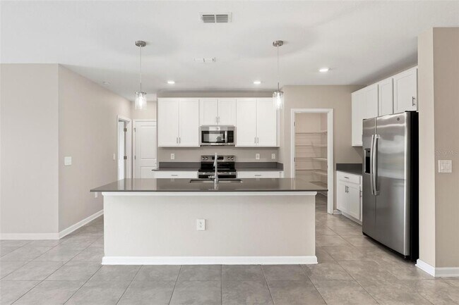 Building Photo - 724 Daring Dr