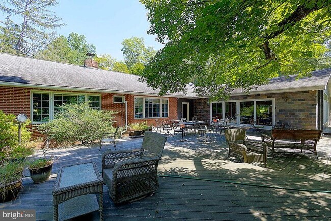 Building Photo - 269 Raymond Rd