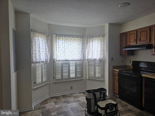 Building Photo - 2069 Cidermill Ln