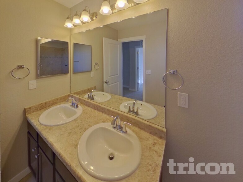 Building Photo - 6221 Vickie Ln