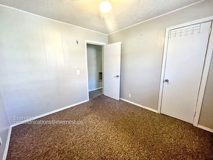 Building Photo - 835 Clark St