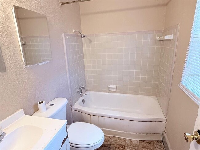 Building Photo - 986 22nd Ave S