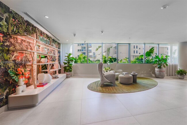 Building Photo - 700 NE 24th St