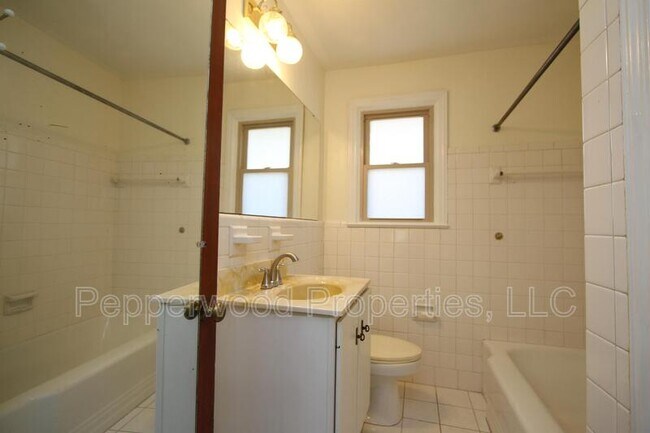 Building Photo - 327 N Park Dr