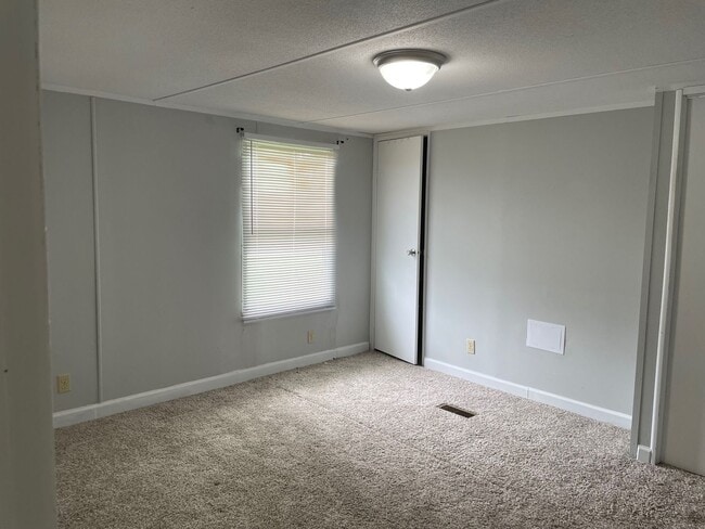 Building Photo - 3 bed 2 bath singlewide