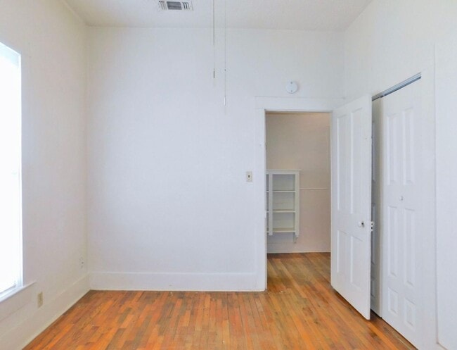 Building Photo - Charming 3BR Near TWU & Denton Square – Available Mid-June