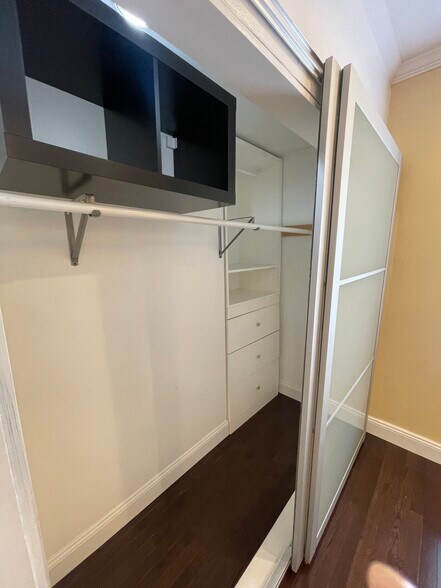 Building Photo - 99 Plain St