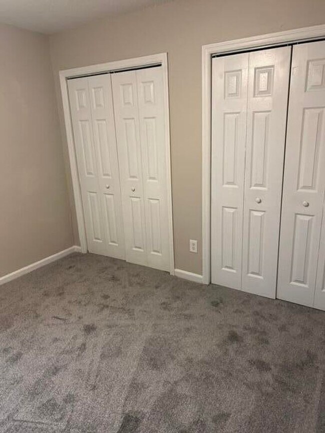Building Photo - Foxborough 2 Bedroom Townhome