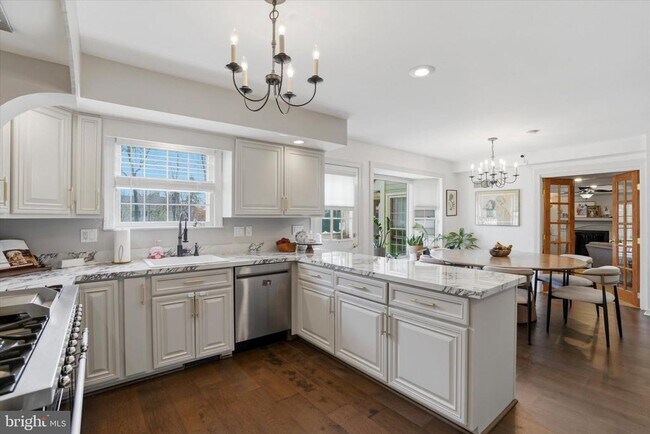 Building Photo - 1551 Duxbury Ct