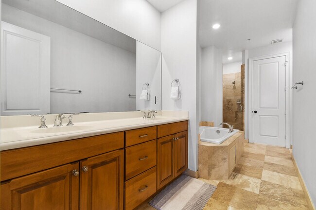 Building Photo - 25 Via Floresta Dr