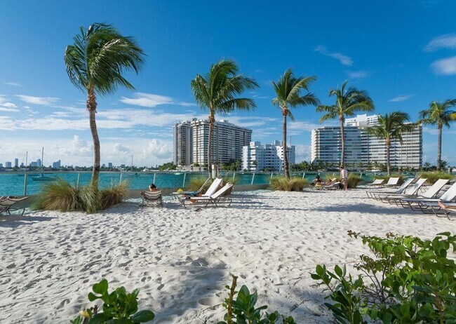 Building Photo - Spacious one bedroom unit at the Flamingo South Beach Resort!