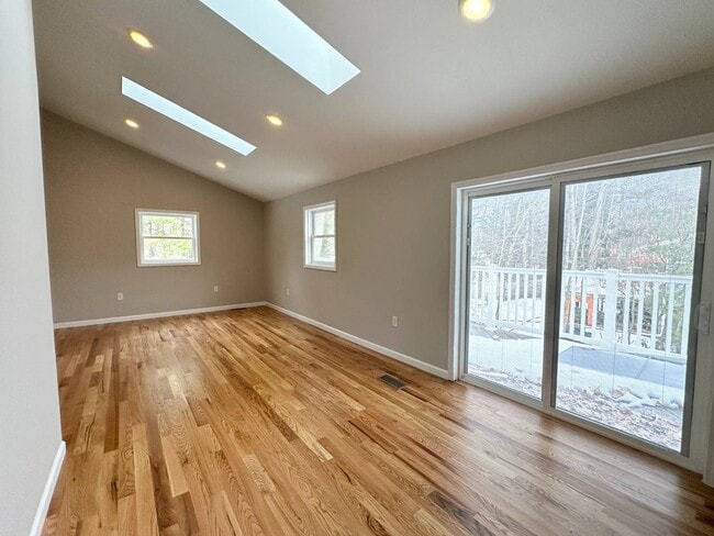 Building Photo - 76 Trottingham Ct