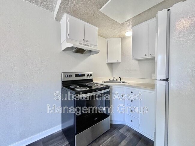Building Photo - 727 Culbertson Dr