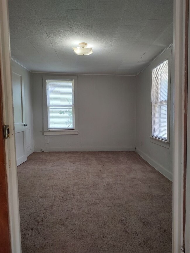Building Photo - Charming 1-Bedroom Rental in the Heart of ...