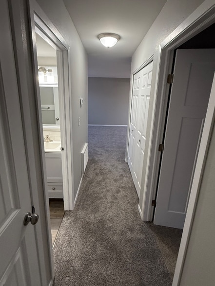 Building Photo - 620 S Mt Carmel St