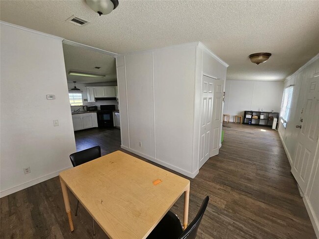 Building Photo - 2218 Hintz Rd