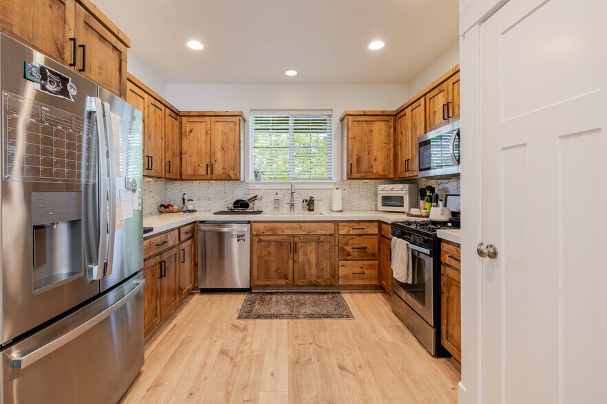 Building Photo - 63121 De Haviland Ct