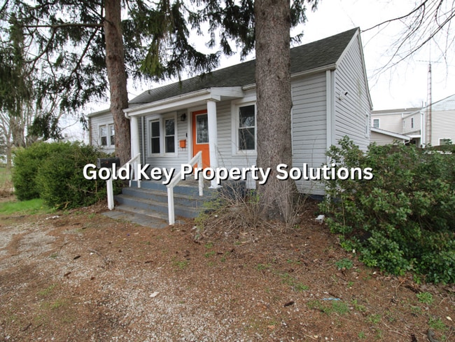 Building Photo - MUNCIE 1 BR 1 BA House with Central Air and Fenced Backyard (NO SECTION 8)