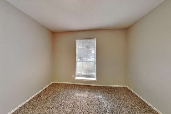 Building Photo - 22306 Red River Dr