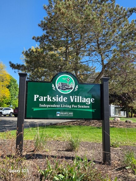 Building Photo - Parkside Village-Delavan
