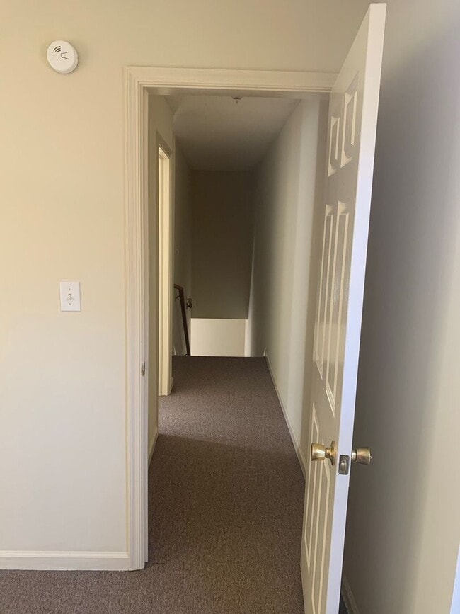 Building Photo - Quiet Country Living