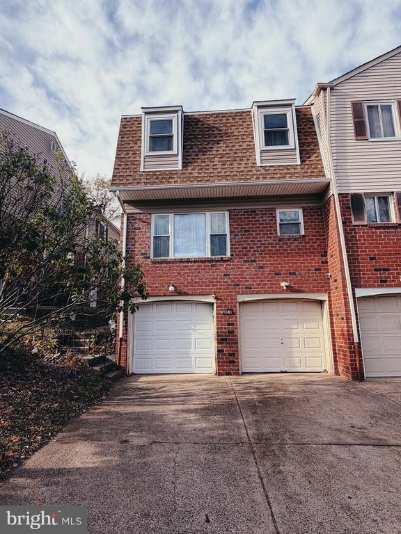 Building Photo - 9364 Neil Rd