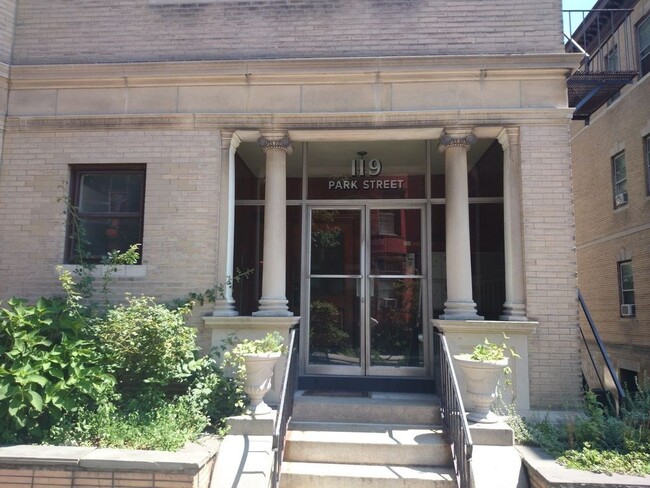 Building Photo - 119 Park St