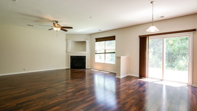 Building Photo - 4 Bedroom 2.5 Bath House in Sophia Landing...