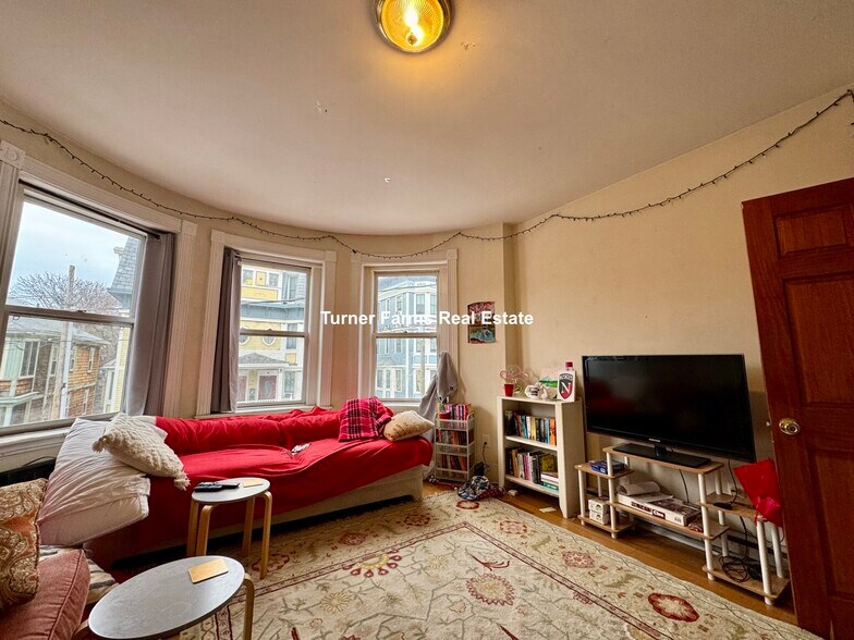 Building Photo - 71 Pontiac St