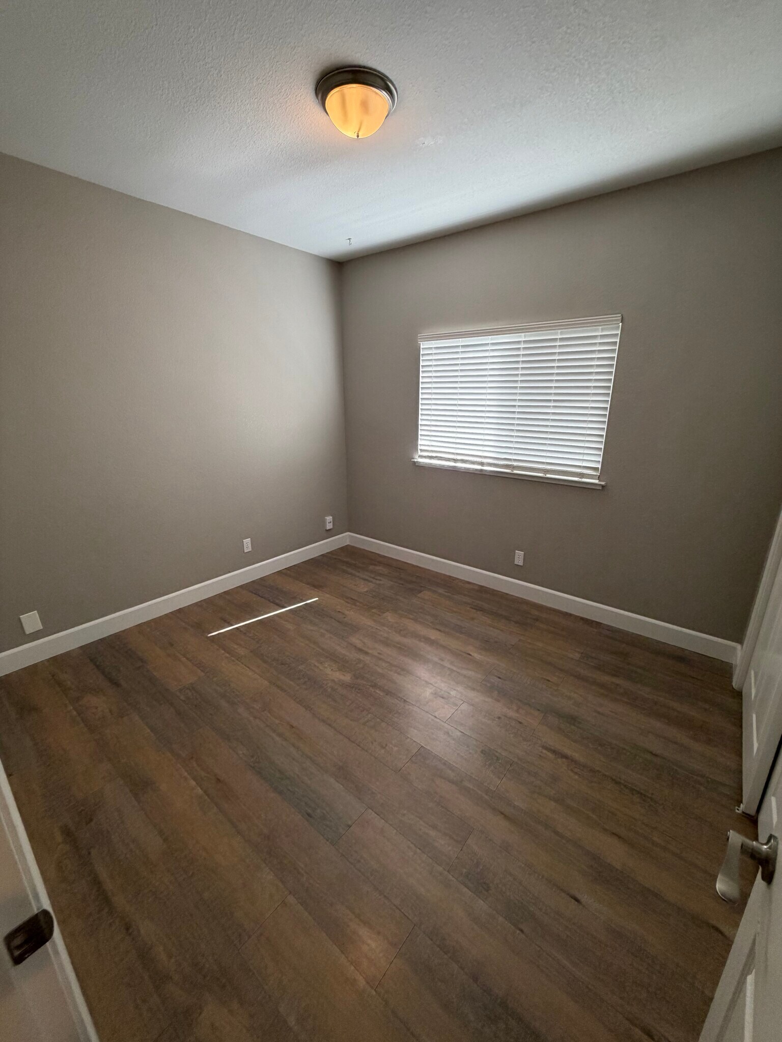 Building Photo - 1605 Paseo Flores Dr
