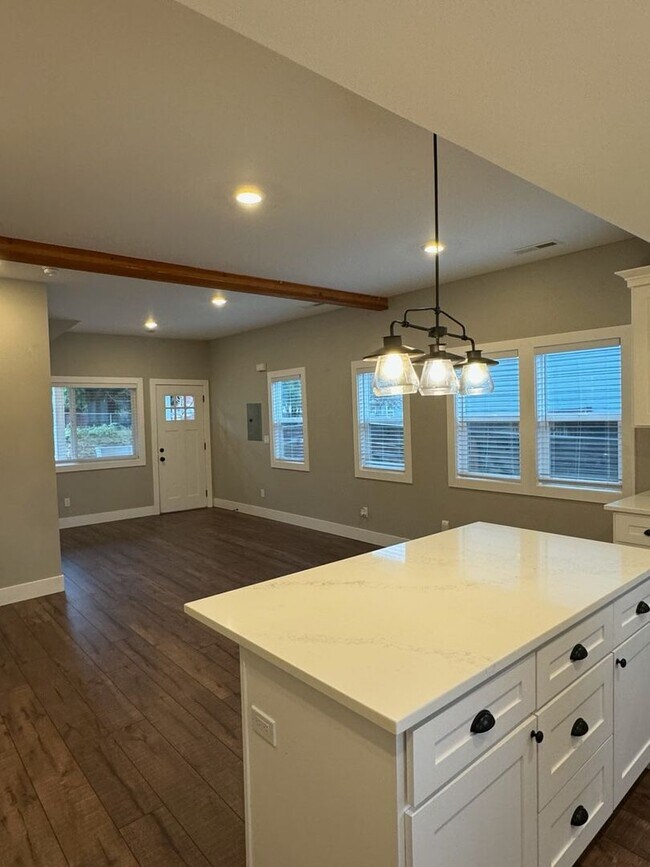 Building Photo - 1132000