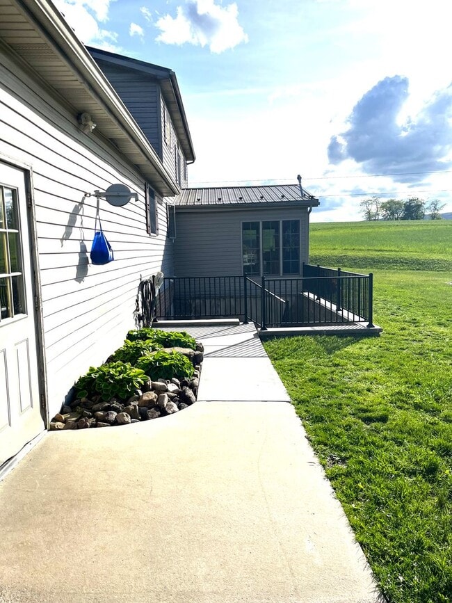Building Photo - Spacious 4BR/3.5BA Single Family Home on 2...
