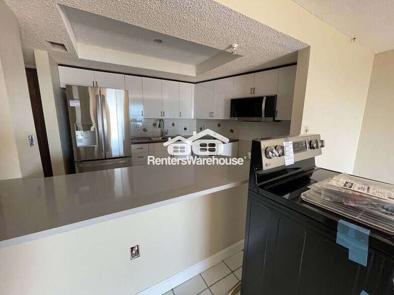 Building Photo - 7430 Sunshine Skyway Ln S
