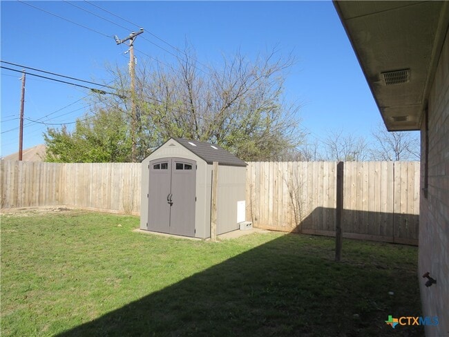 Building Photo - 2501 Westwood Dr